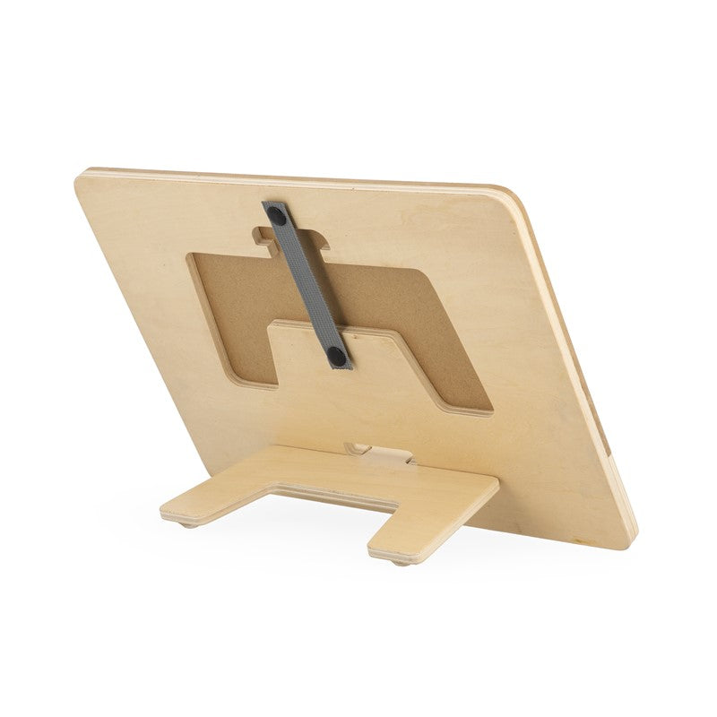 O quadro de ardósia Janod em uso, com um desenho infantil feito a giz, ideal para o desenvolvimento criativo.