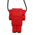 Colar mordedor Jellystone em forma de robô vermelho, com fecho de segurança e cordão preto, ideal para mastigação sensorial.