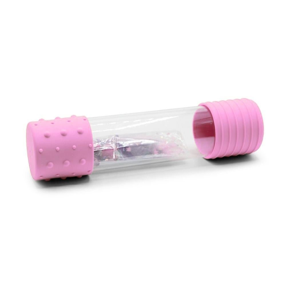 Garrafa da Calma DIY Jellystone com tampa de silicone rosa, mostrando o interior transparente com elementos decorativos para personalização.