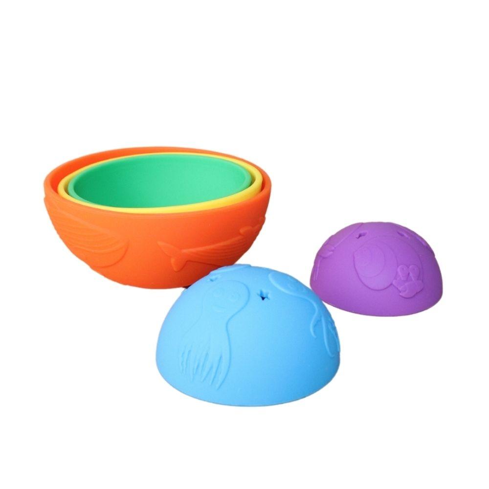 Copos e anéis Jellystone Pirâmide coloridos dispostos, mostrando os copos encaixados e virados ao contrário.