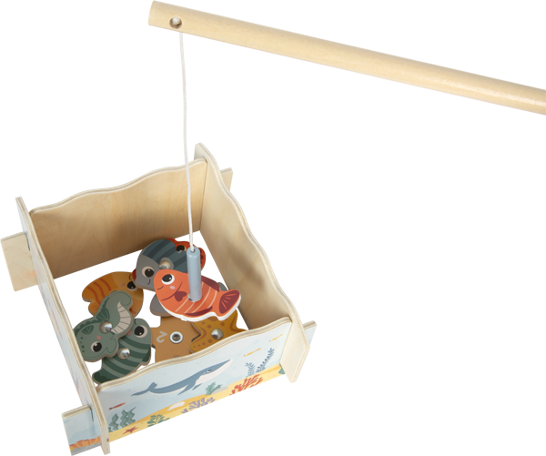Jogo da Pesca small foot - Imagem mostrando o jogo em uso, com uma criança a pescar os animais marinhos.