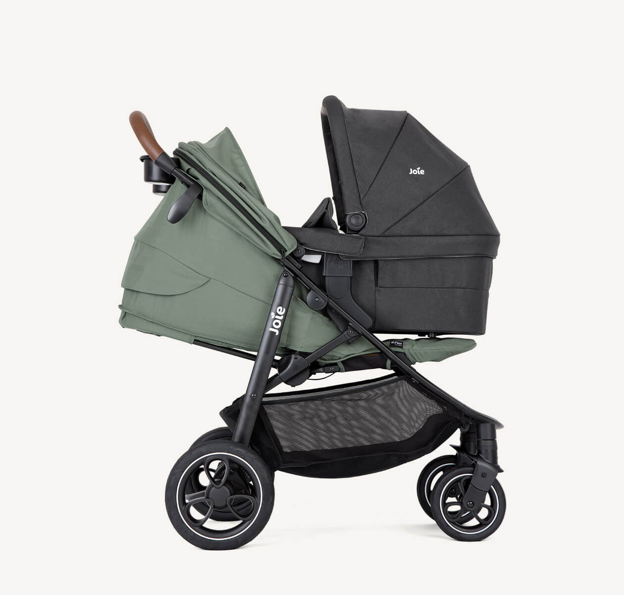 Detalhe do sistema de suspensão Flex™ Comfort Ride no chassis do carrinho Joie Litetrax PRO, destacando a absorção de choque.