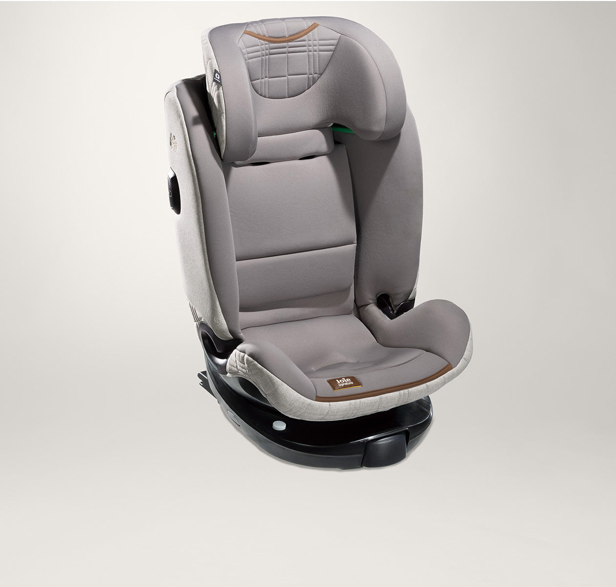 Cadeira auto Joie i-Spin XL Signature configurada como booster para criança mais velha (100-150cm), sem o arnês de 5 pontos.