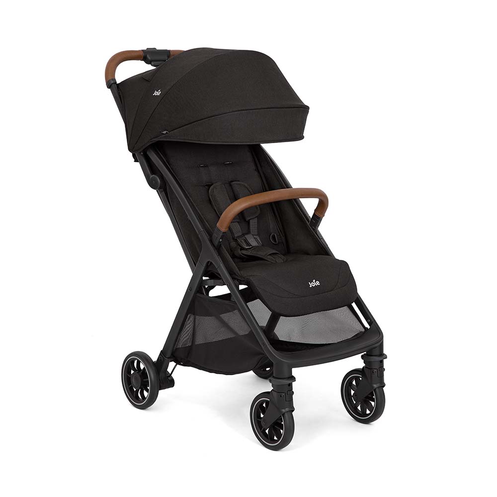 Carrinho de passeio Joie Pact PRO preto, ultra compacto, com guiador e barra de segurança em eco-couro castanho.