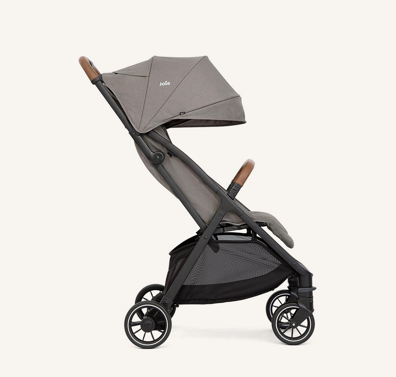 Carrinho de passeio Joie Pact PRO cinzento com assento de passeio reclinado, visto de lado.