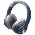 Auscultadores KidyWolf K-Ears de cor azul-escuro/cinzento, em fundo branco, exibindo a marca 'KidyWolf' e o logótipo 'K' iluminado.