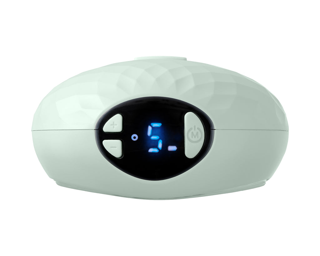 Ecrã digital LED da bomba Kikkaboo Winnie, mostrando os controlos de nível de sucção (+/-) e o botão de modo (M) em funcionamento.