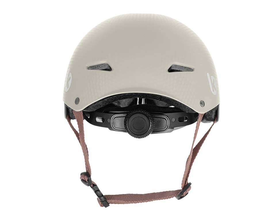 Capacete infantil Kikkaboo bege (46-56 cm) para 2-7 anos. Vista traseira com ajuste de tamanho.