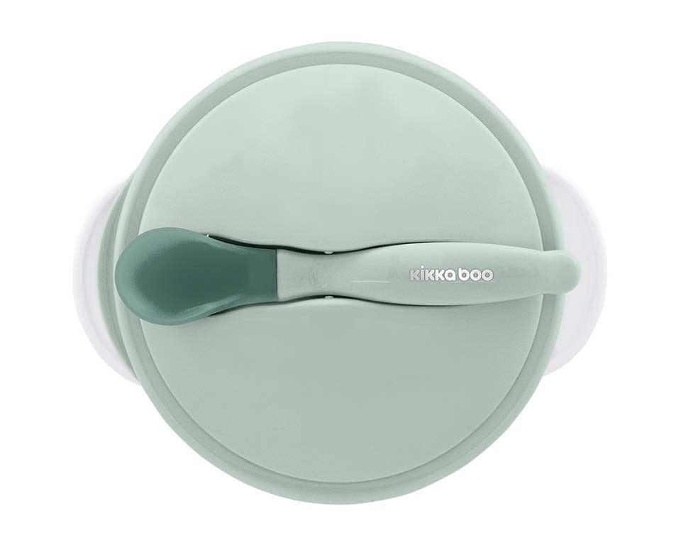 Detalhe da colher Kikkaboo que muda de cor (de azul para branco) ao detetar comida quente, prevenindo queimaduras.