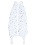Saco de dormir KikkaBoo em algodão branco com padrão de pequenos traços pretos, fechado com zíper central.