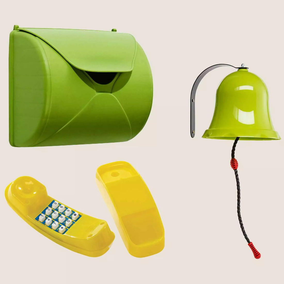 Kit de acessórios Soulet para casinha ou área de jogos, incluindo caixa de correio verde, campainha e telefone amarelo em plástico resistente.