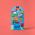 Embalagem em arco azul e verde do Kit de Autocolantes Montessori OMY, exibindo ilustrações coloridas de casas, árvores, um camião e um avião.