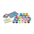 Conteúdo completo do kit Sensory Slime da Buki, incluindo os 20 potes de ingredientes, ferramentas, tapete de silicone e manual.