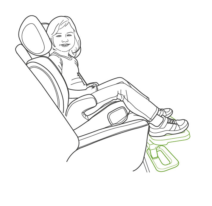 Esboço ilustrativo de uma criança mais velha a usar o apoio para os pés KneeGuard 4, demonstrando uma postura confortável e relaxada no assento auto.