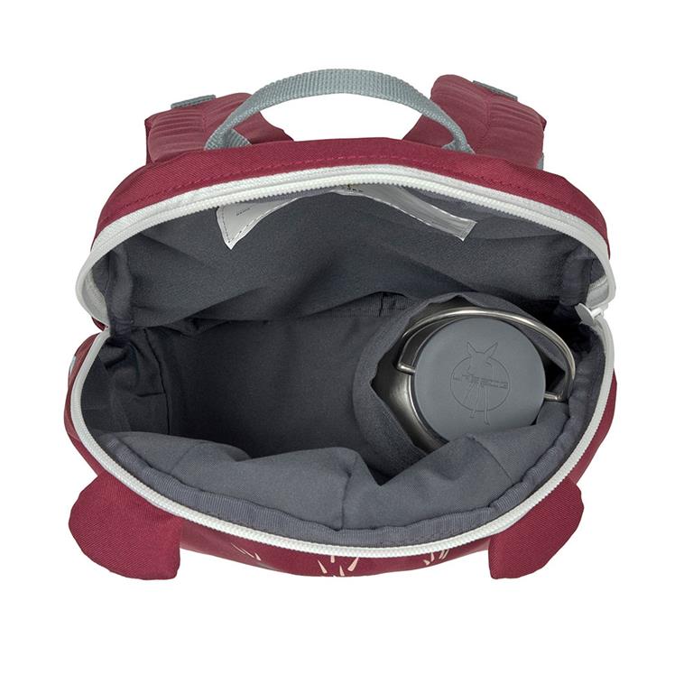 Interior da mochila Lassig aberta, mostrando o compartimento principal forrado a cinzento e um suporte para garrafa com uma garrafa de metal.