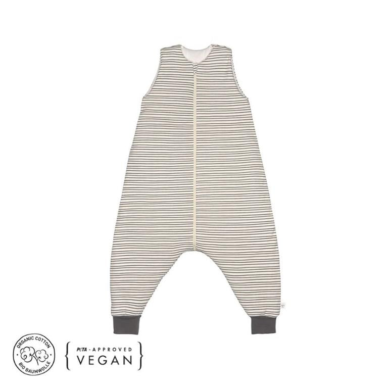 Saco de dormir com pernas Lassig (outro modelo/verso) com riscas, mostrando os selos "Organic Cotton" e "PETA-Approved Vegan".