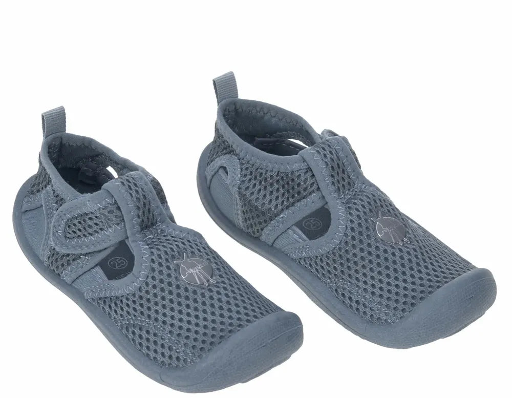 Sandálias barefoot Lässig em azul escuro, com design respirável e fecho em Velcro para ajuste perfeito. Ideal para praia e piscina.