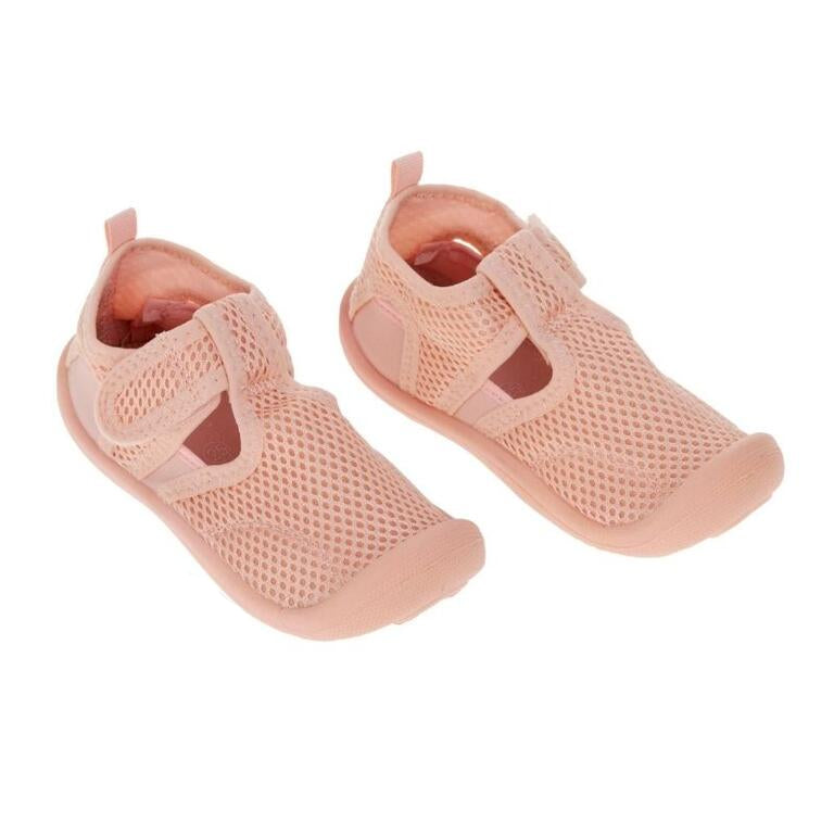 Sandálias Lassig Peach para praia e piscina, em malha rosa claro, com fecho de velcro. Calçado leve e flexível, ideal para bebés e crianças pequenas.