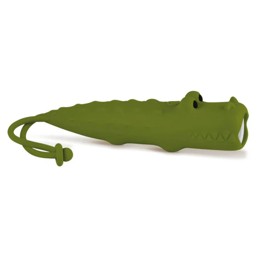 Lanterna infantil Rabbit & Friends Croco em silicone verde, vista lateral, com luz acesa.