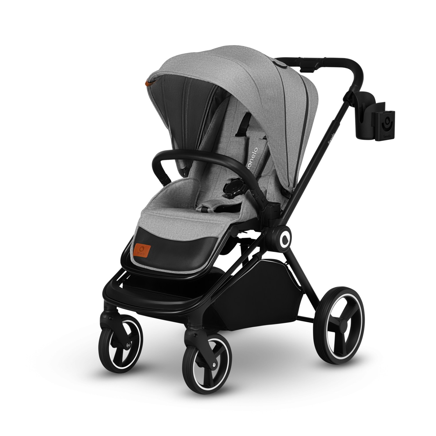 Carrinho de passeio Lionelo Ove cinzento e preto com o acessório multifuncional (suporte de copo/telemóvel) fixado ao guiador.