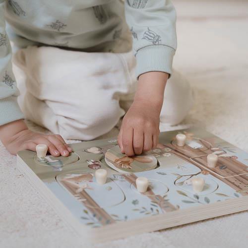 Puzzle de sons de madeira Little Dutch em ambiente