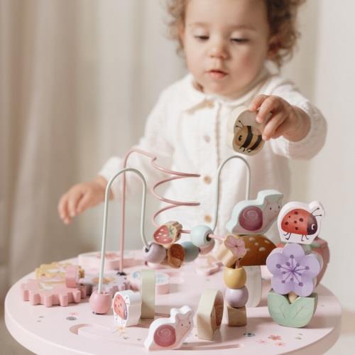 Mesa de atividades Fairy Garden em ambiente