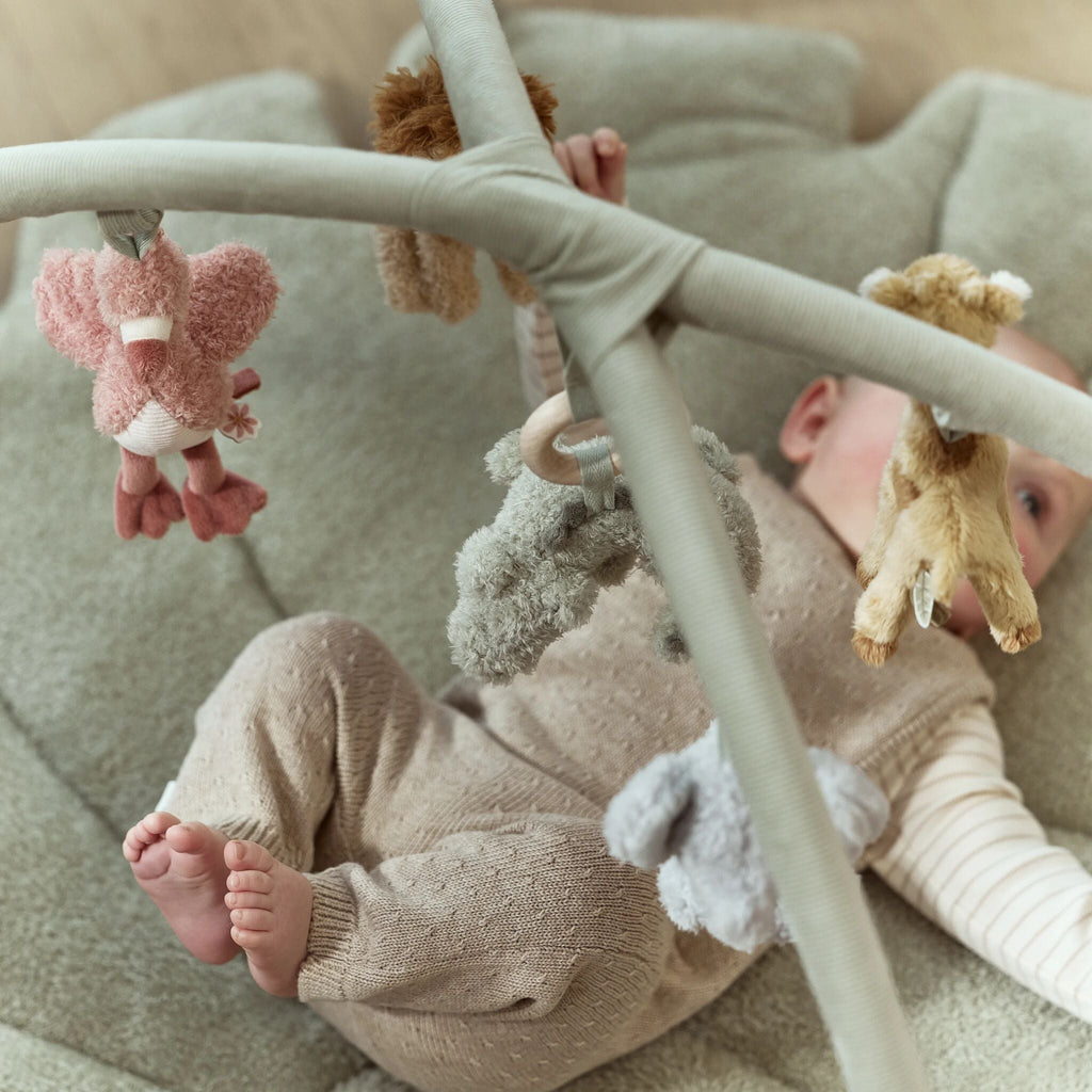 Texturas e pormenores do tapete de atividades Little Dutch Safari Friends