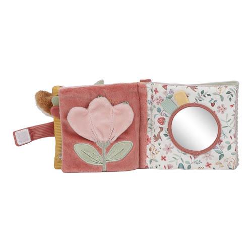 Livro sensorial Fairy Garden em utilização