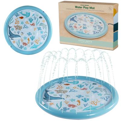 Tapete de Salpicos Little Dutch azul com tema marinho, na sua caixa e em uso, mostrando os jatos de água.