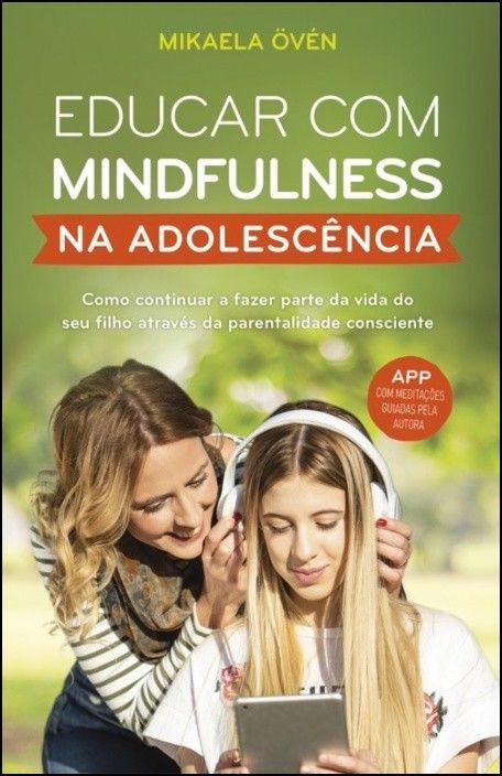 Capa do livro "Educar com Mindfulness na Adolescência" de Mikaela Övén, com mãe e filha a partilhar um tablet e auscultadores.