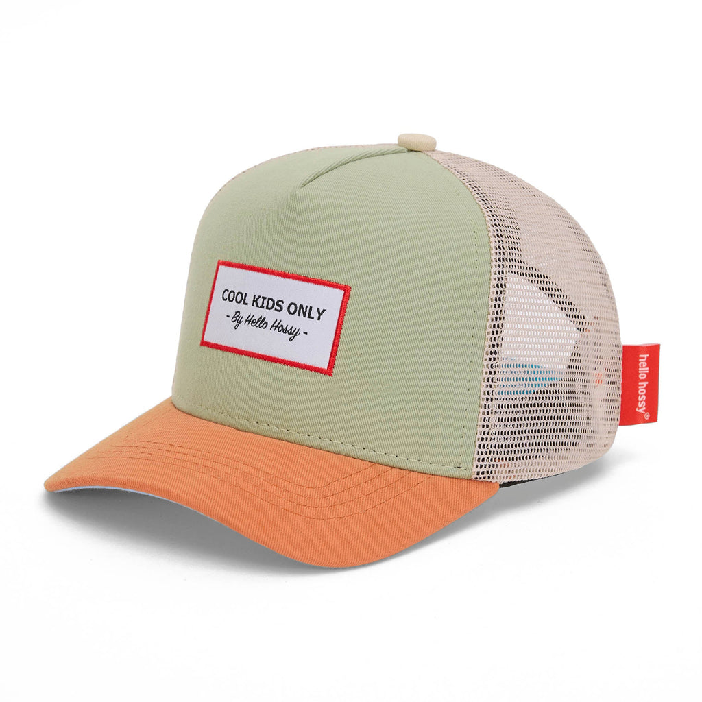 Boné trucker Mini Anis da Hello Hossy com rede atrás, aba curva e fecho ajustável atrás