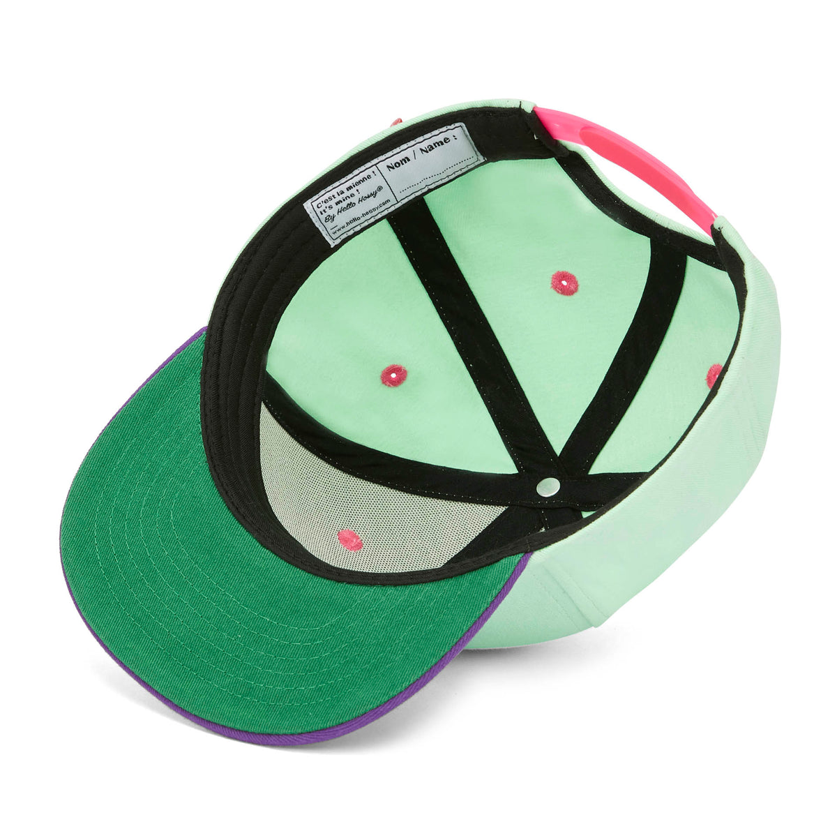 Boné trucker Mini Mint da Hello Hossy, mais uma vista do modelo com aba curva