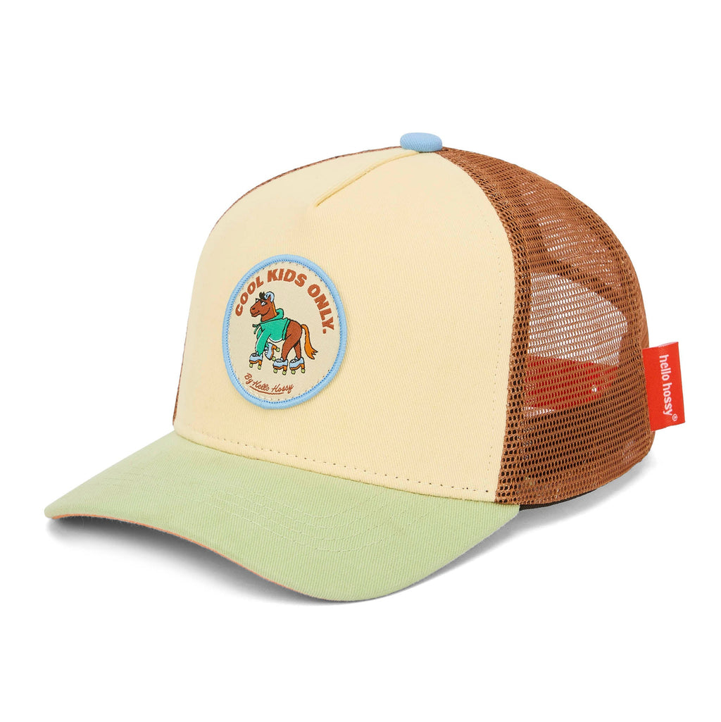 Boné trucker Rolling Pony da Hello Hossy com rede atrás, aba curva e fecho ajustável atrás