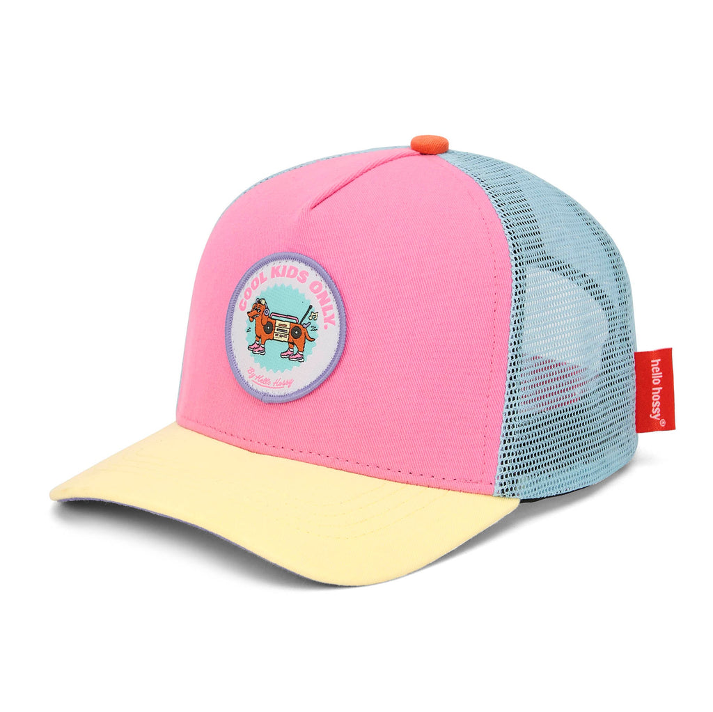 Boné trucker Stereo Dog da Hello Hossy com rede atrás, aba curva e fecho ajustável atrás