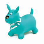 Cãozinho saltitante insuflável da Ludi, cor de laranja e azul, com bandana personalizável, pronto para brincar.