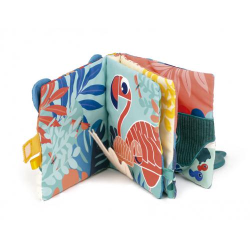 Interior do Livro sensorial Selva aberto, exibindo as páginas coloridas com ilustrações de animais como o flamingo e folhagens.