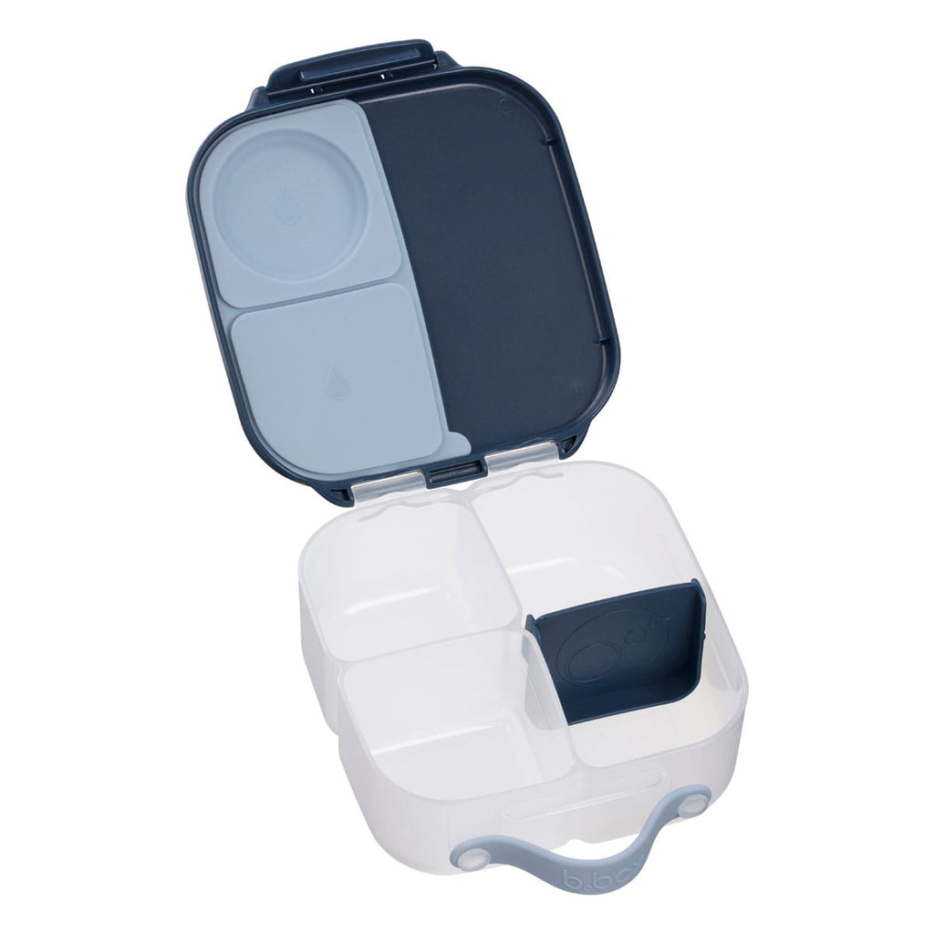 Lunchbox mini b.box aberto, mostrando o interior com as várias divisórias e a pequena tampa selada destacável.