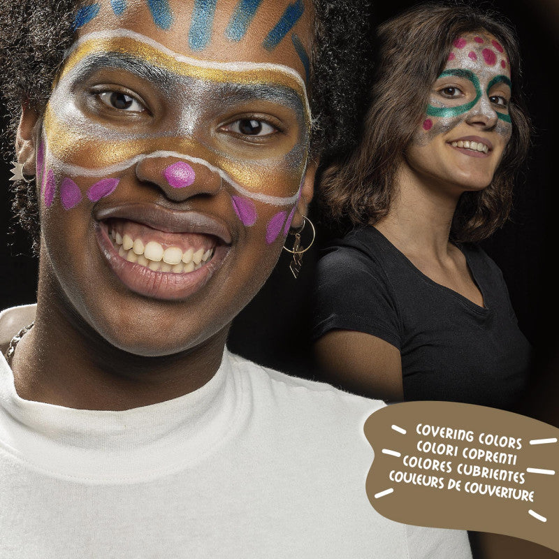 Duas pessoas com maquilhagem facial criativa feita com os lápis Carioca Mask Up, demonstrando a cobertura e o efeito das cores.