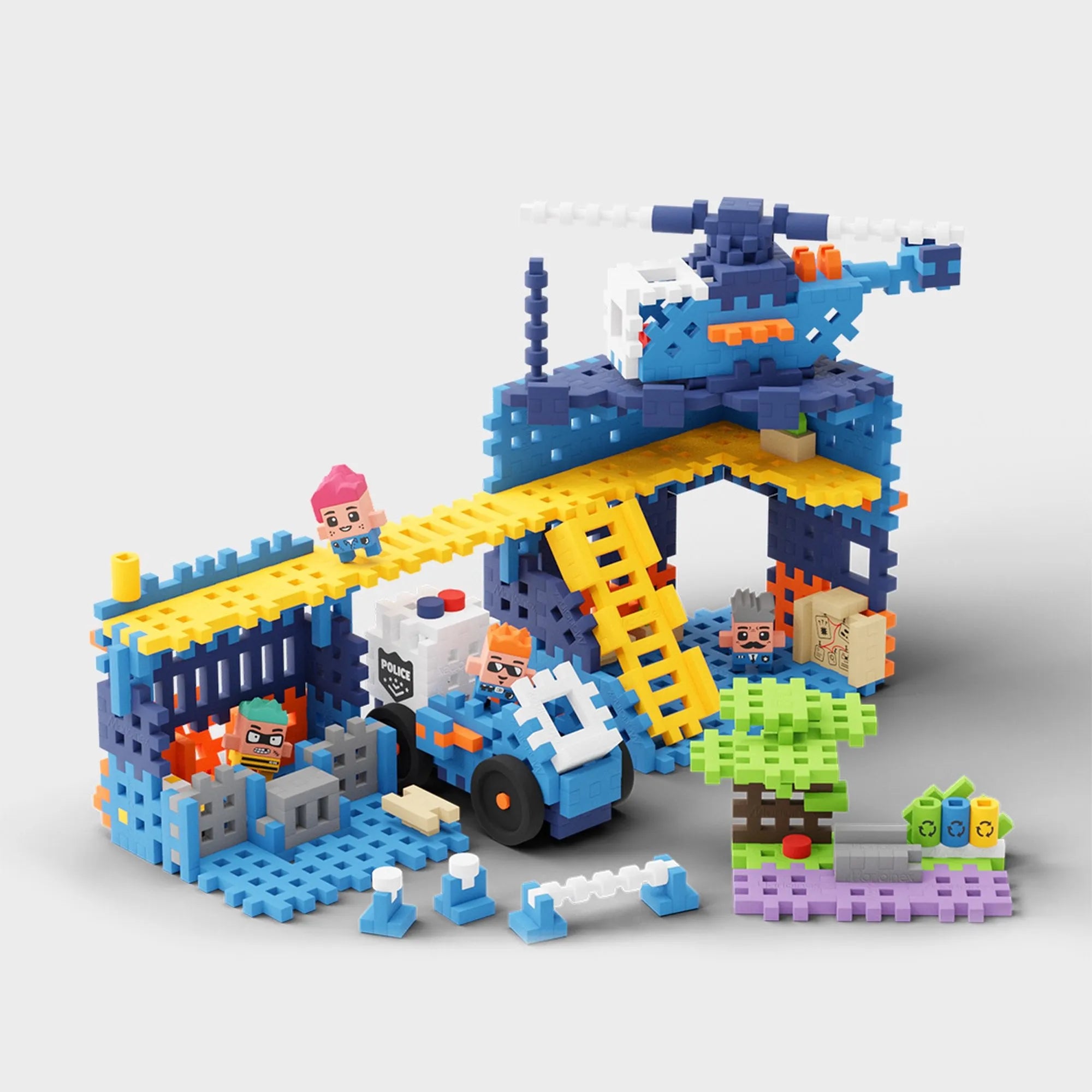 Perspectiva diferente do conjunto montado da Estação da Polícia Marioinex Mini Waffle City, com foco no carro e helicóptero.