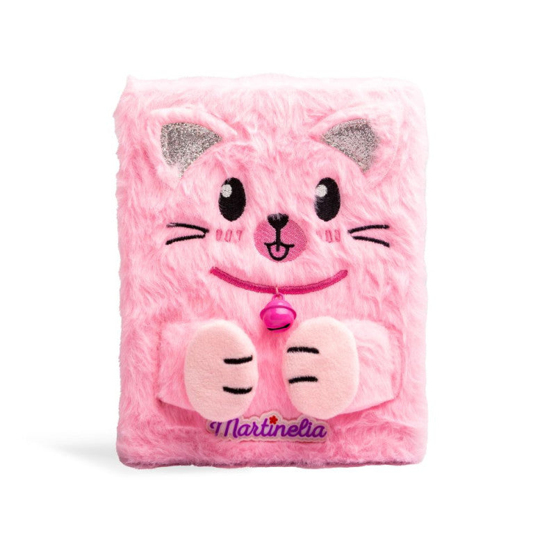 Paleta de sombras Martinelia Gatinho fechada, com capa rosa peluda em forma de rosto de gato com o nome Martinelia bordado.