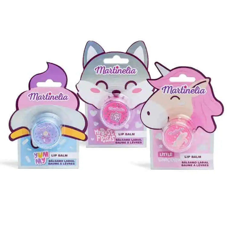 Três batons labiais Martinelia Swirly Lip Balm em embalagens temáticas: um gelado, uma raposa e um unicórnio, lado a lado.