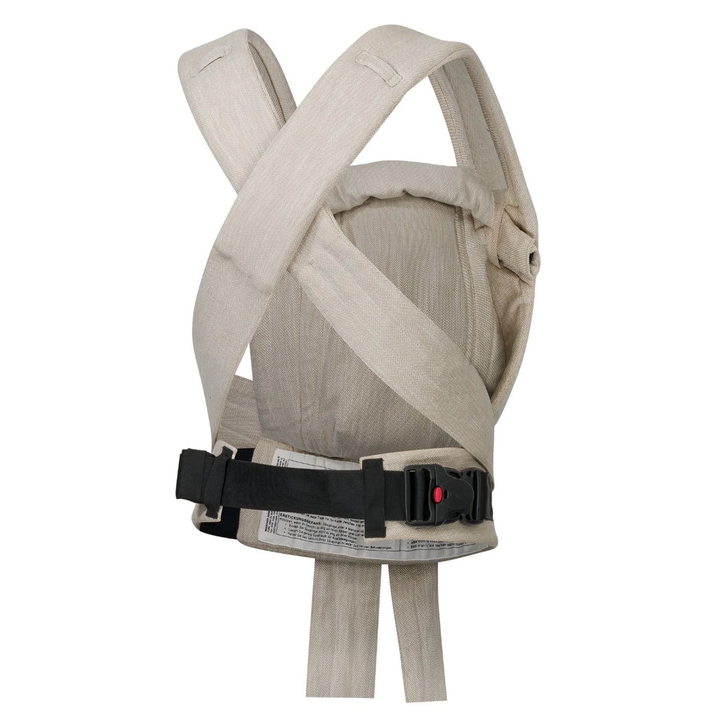 Detalhe das alças cruzadas e acolchoadas do Mei Tai Hoppediz Bondolino B.Pure Cádiz, evidenciando o conforto e o ajuste personalizado sem fivelas.