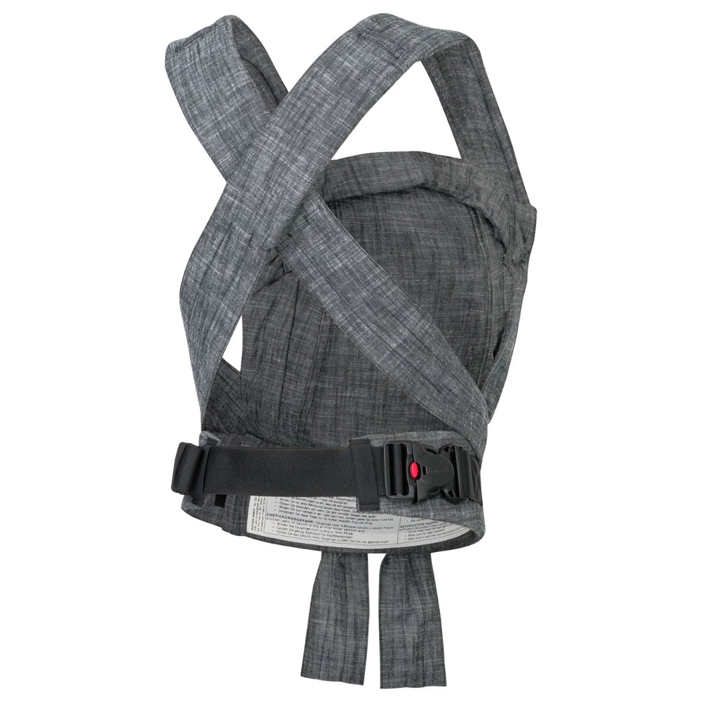 Detalhe das alças cruzadas e acolchoadas do Mei Tai Hoppediz Bondolino, mostrando o ajuste personalizável através de nós.