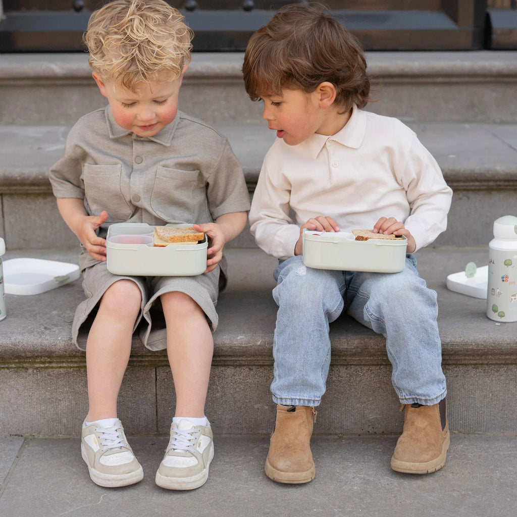 Lancheira Campus Bento cheia com lanche
