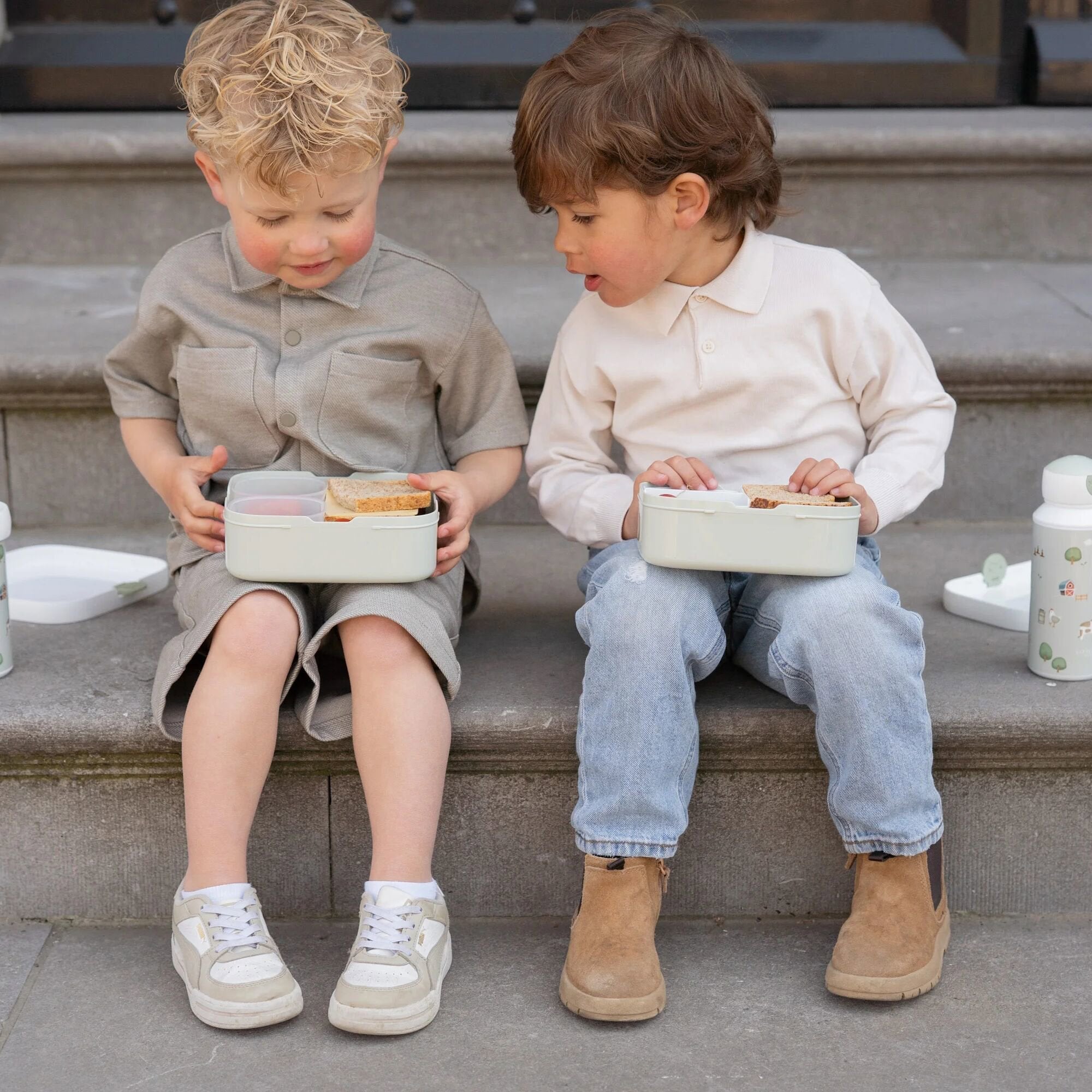Lancheira Campus Bento cheia com lanche