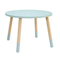Duas crianças sorridentes, um menino e uma menina, sentadas à volta da mesa Classic World Grace de tampo azul-água, com as mãos sobre a superfície, interagindo.