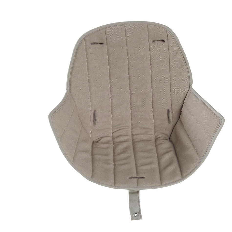 Almofada de assento acolchoada para cadeira de refeição Micuna OVO em tom bege neutro, com aberturas para arneses.