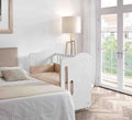Berço Micuna Globito 120x60 em madeira de faia branca, com estrado ajustável e design elegante para o quarto do bebé.