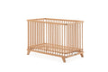 Berço Micuna Simona 120x60 em madeira natural com grades e sommier, isolado em fundo branco.