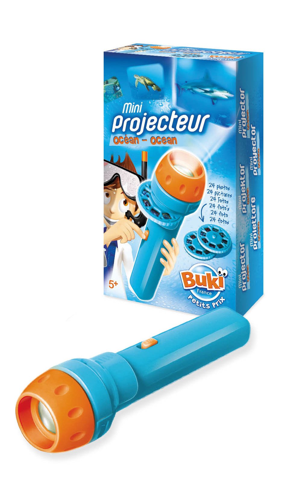 Caixa e projetor Mini Projecteur Oceano da marca Buki, mostrando o design azul e laranja e a indicação de idade 5+.